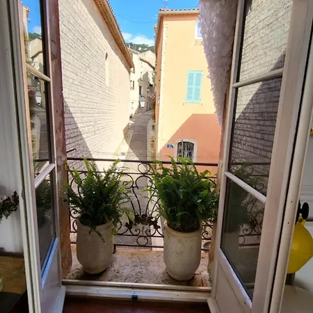 D Hôtes De Charme, Coeur De La Vieille Couette-café Hyères
